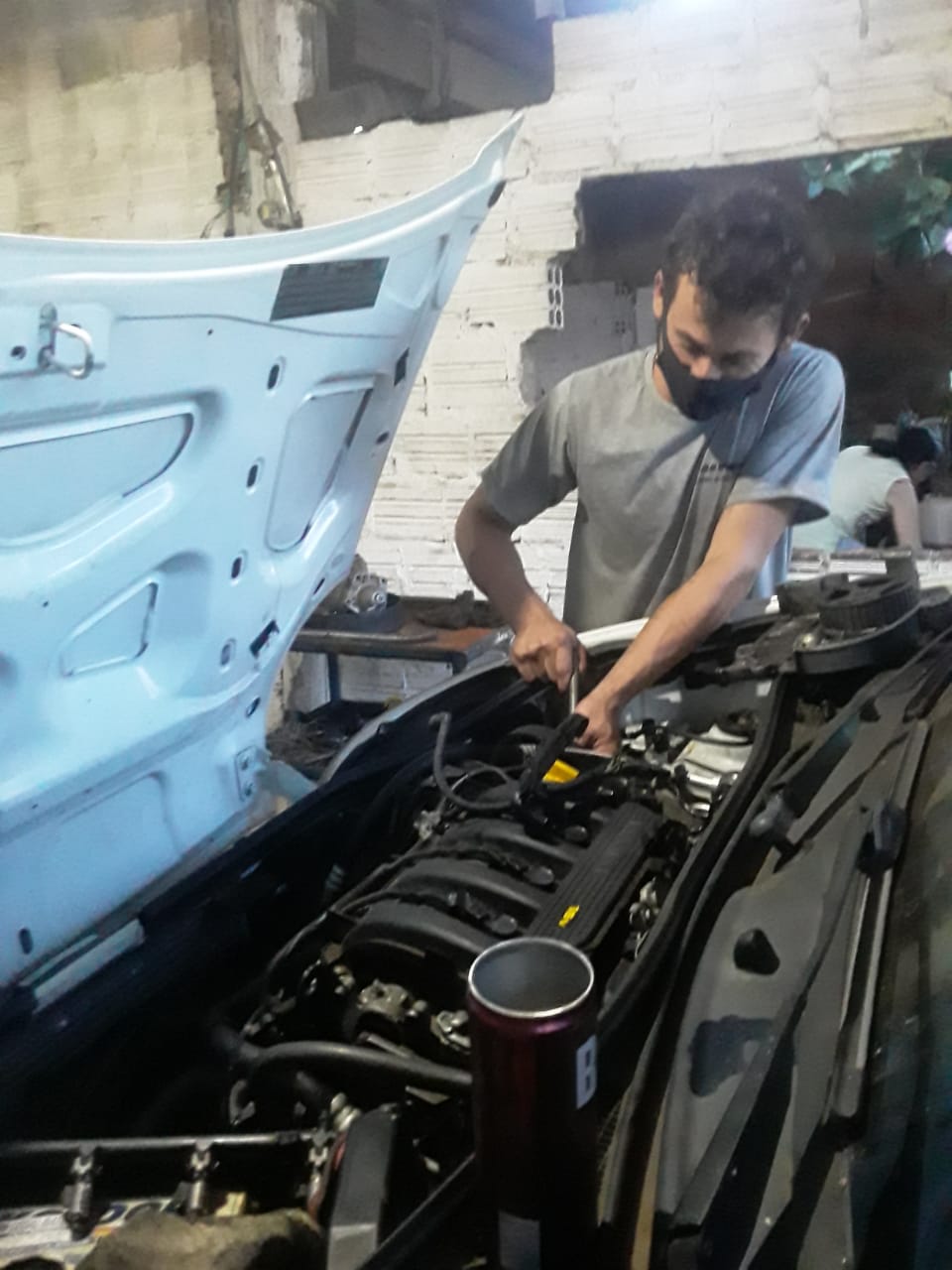 Empreender para sobreviver exalambrador agora é dono de auto elétrica