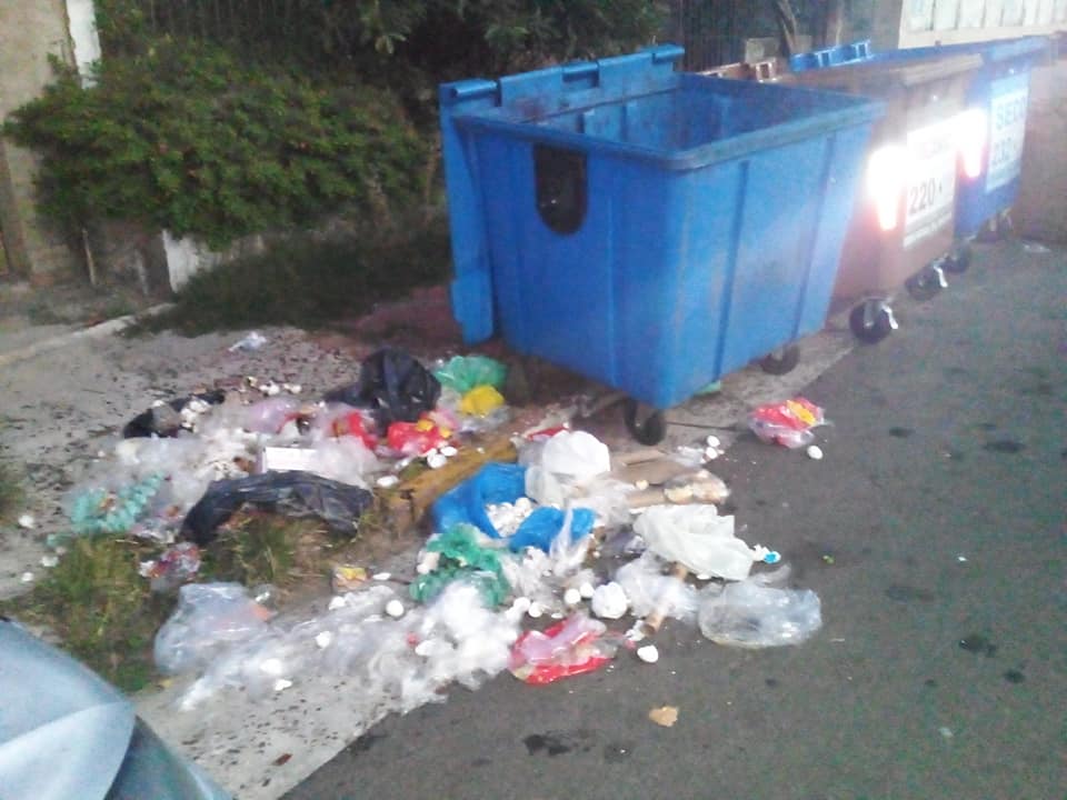 Lixo jogado nas ruas