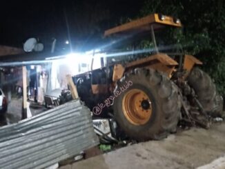 Trabalhador rural foi ver a namorada de trator e invadiu pátio de residência