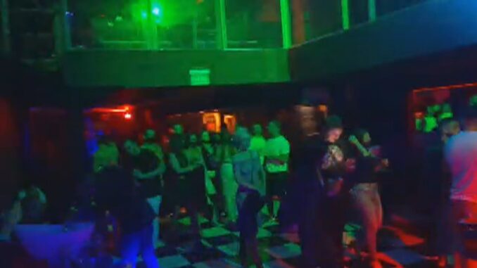 festa-clandestina-ja-0105-1-.mp4-frame-32