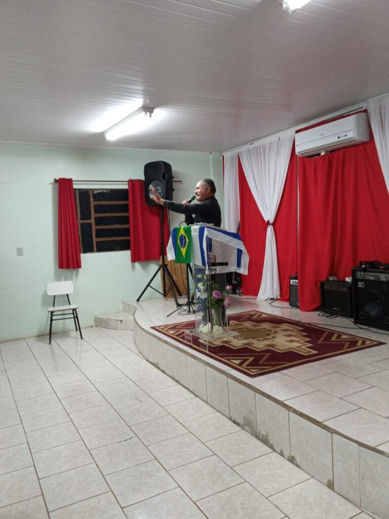 Igreja do Avivamento na Vila da Conceição -interior de Alegrete
