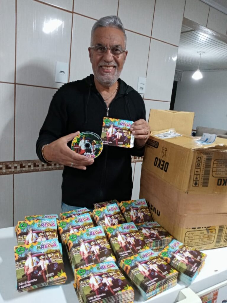 Lelo Di Carvalho organiza a distribuição do CD