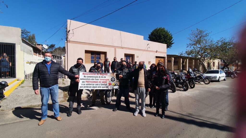 Santa Casa - homenagem aos profissionais - grupo de motociclistas