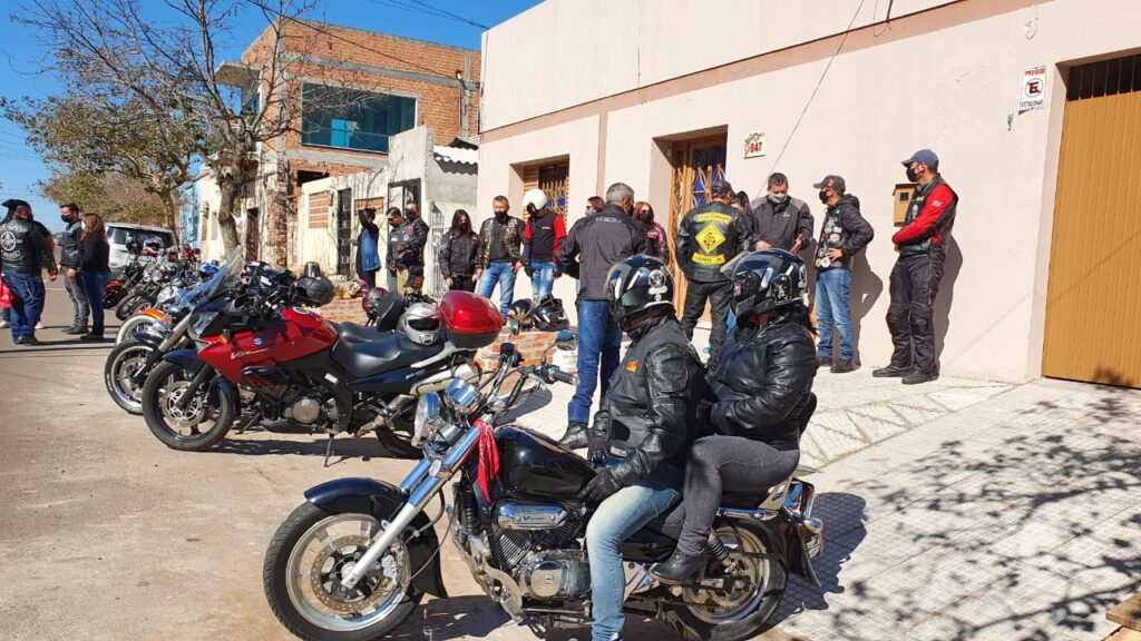 Santa Casa - homenagem aos profissionais - grupo de motociclistas