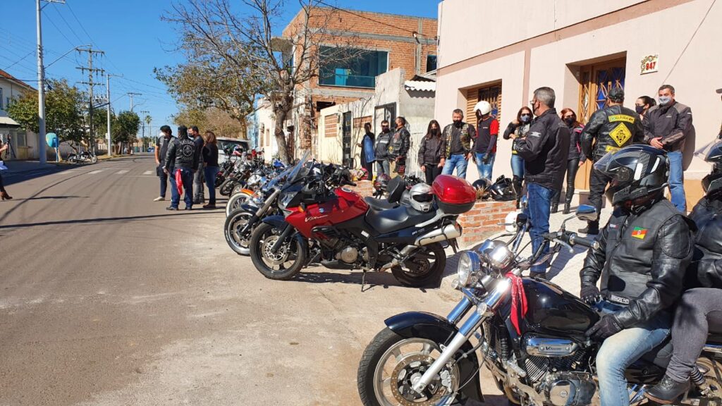 Santa Casa - homenagem aos profissionais - grupo de motociclistas
