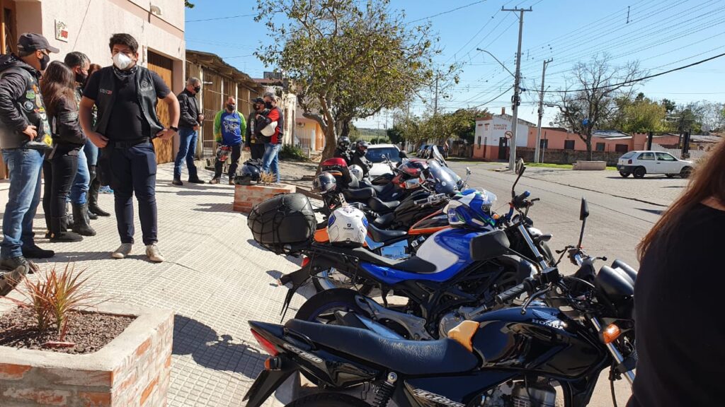 Santa Casa - homenagem aos profissionais - grupo de motociclistas