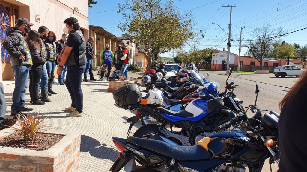 Santa Casa - homenagem aos profissionais - grupo de motociclistas