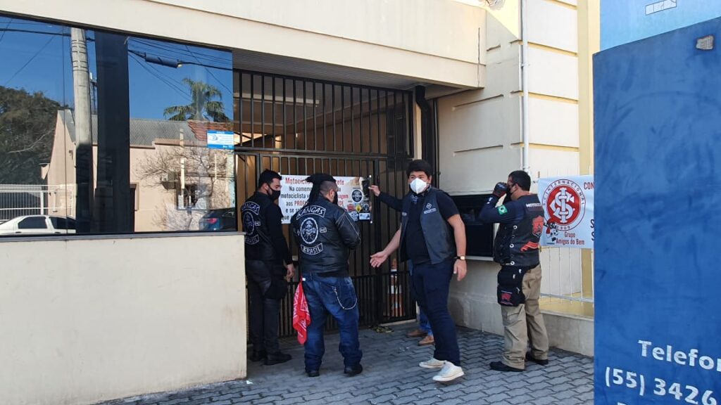Santa Casa - homenagem aos profissionais - grupo de motociclistas