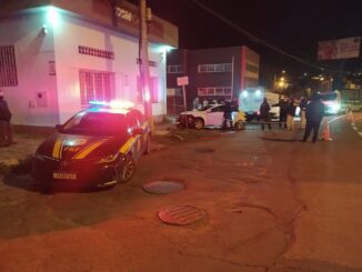 Caxias do Sul: três jovens morrem após carro bater em poste