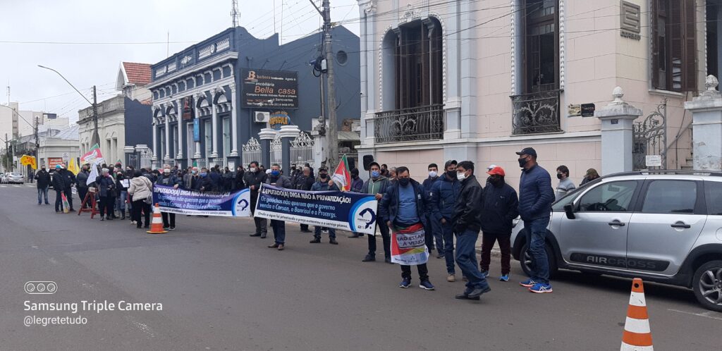 Manifestação contra venda COORSAN