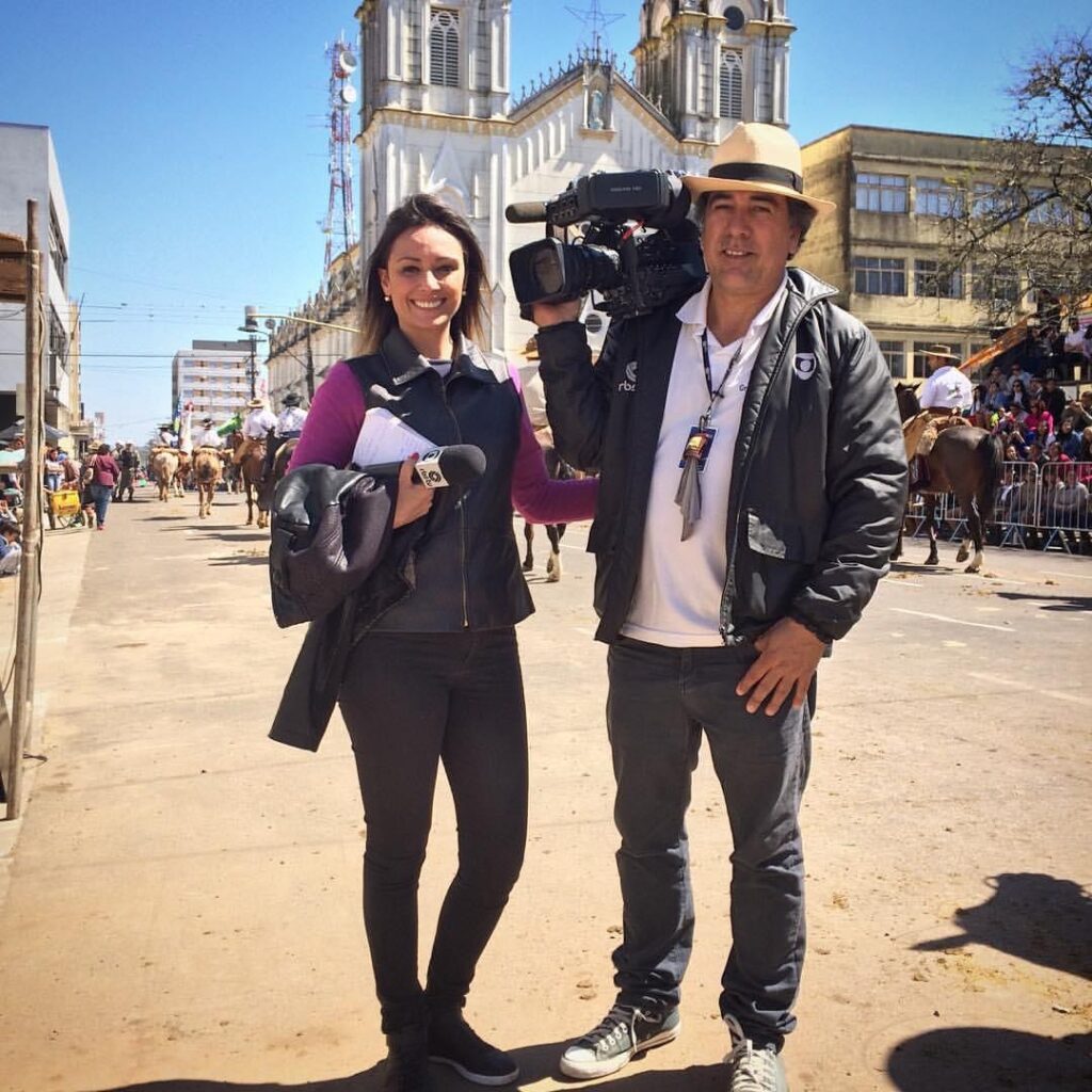 Gabriela num trabalho em Alegrete para RBS TV