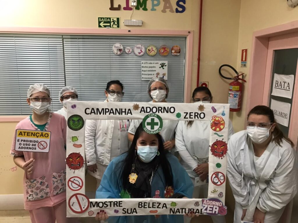 Campanha da CIPA orienta os malefícios do uso de adorno dentro do ambiente hospitalar