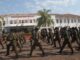 Tropa desfilou em homenagem ao Regimento