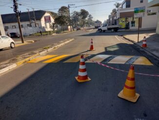 Setor de Sinalização de Trânsito da Prefeitura realiza reparos em vias públicas