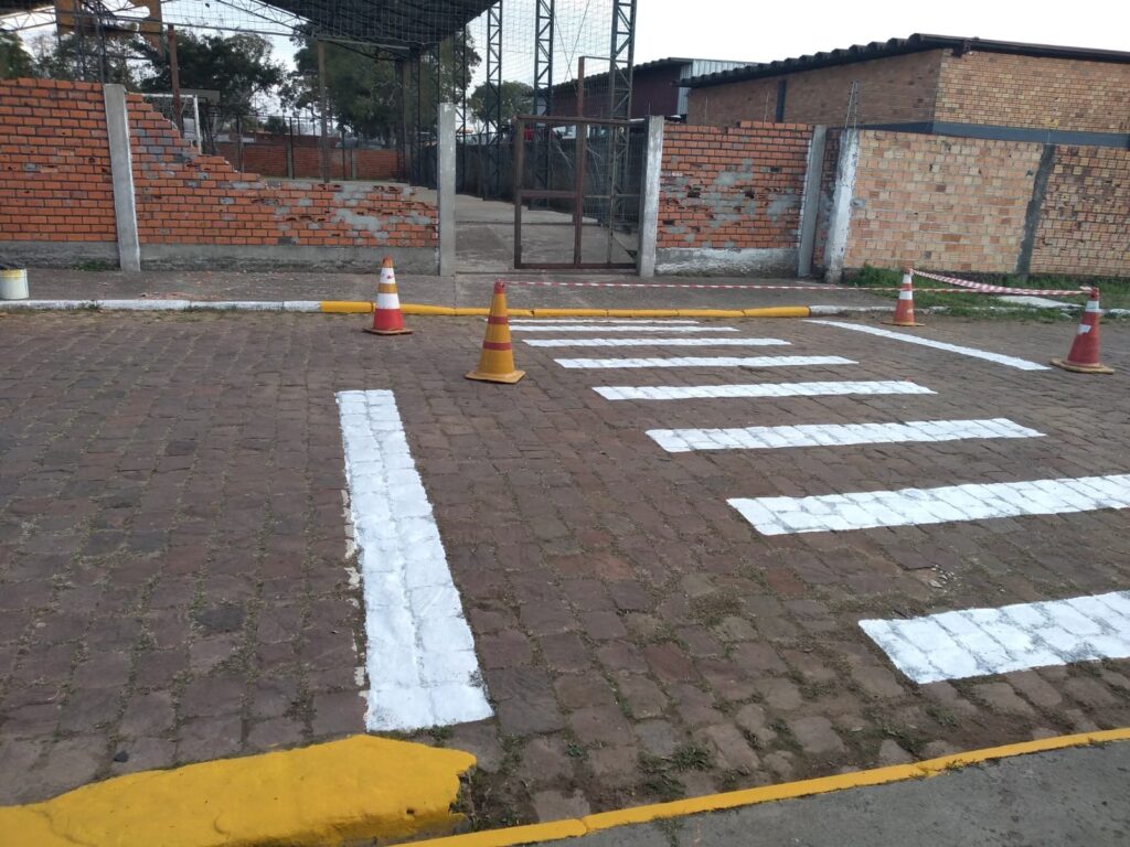 Setor de Sinalização de Trânsito da Prefeitura realiza reparos em vias públicas