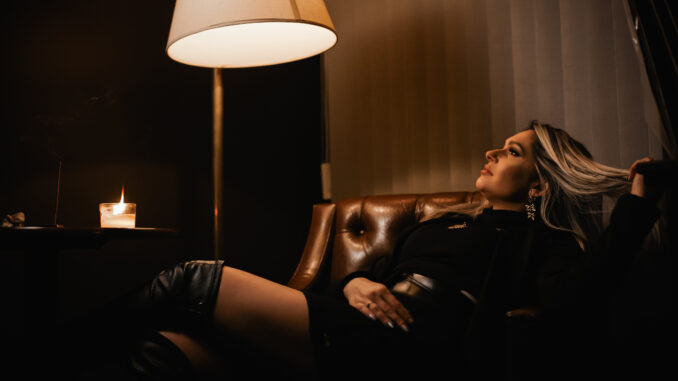 Alline Costiti aposta no novo hit Alline Costiti aposta no novo hit