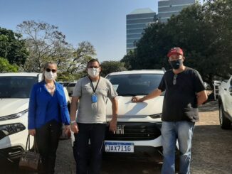 Coordenadora Andreia com os motoristas