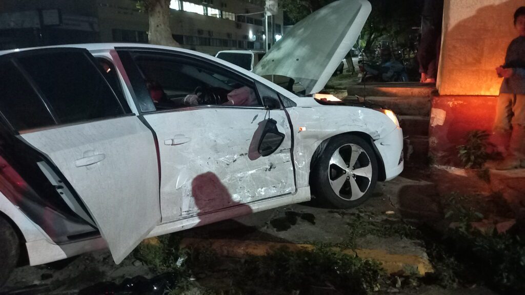 Grave acidente, em cruzamento, deixa casal ferido