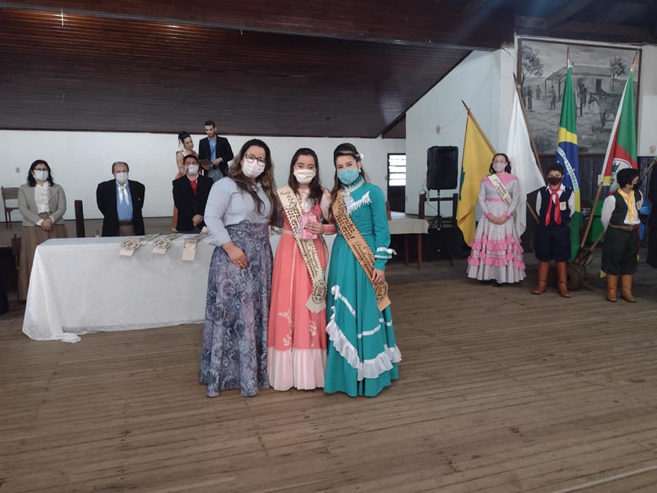 4ª Região Tradicionalista realizou concurso de peões e prendas no Farroupilha
