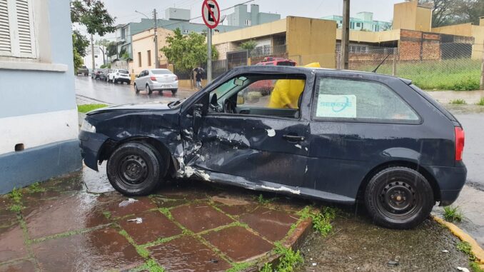 Acidente na Rua Dos Andradas deixa dois feridos