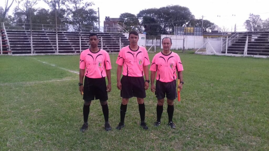 Trio de arbitragem na final