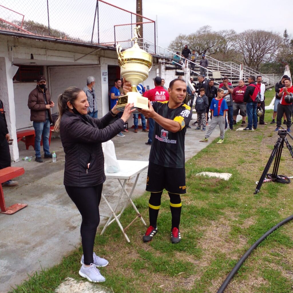 Troféu de campeão foi para o Boca