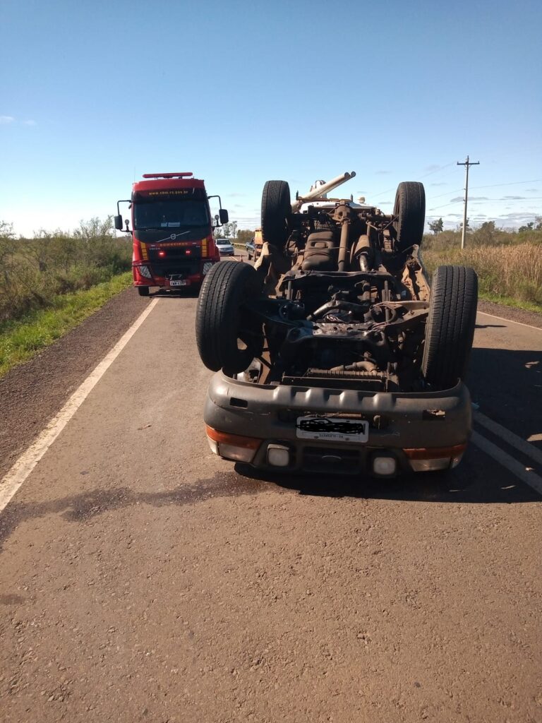 Capotamento deixa mulher ferida em Alegrete