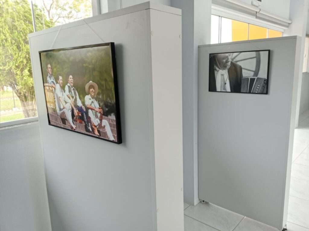 Momentos da Família Fagundes são retratados na exposição em Manoel Viana