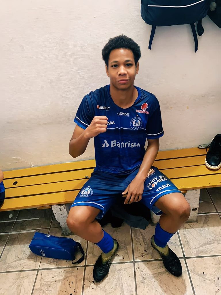 Lucas Florêncio zagueiro Aimoré