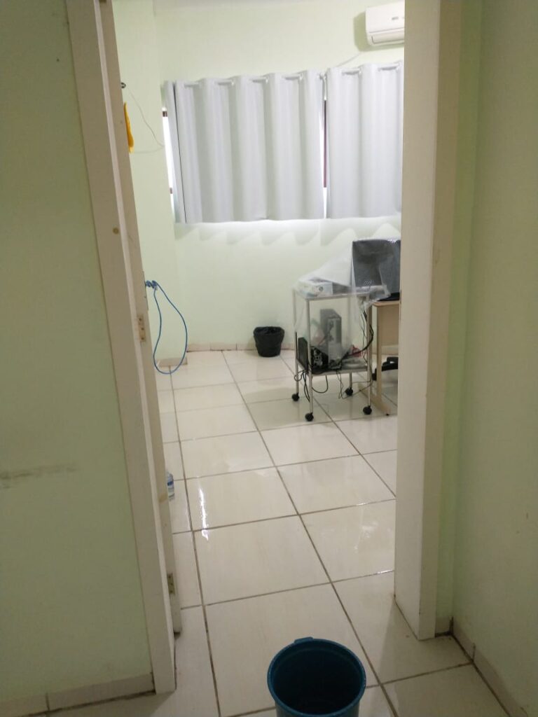 Sala médica ficou alagada