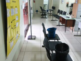 Servidores tentaram amenizar os alagamentos