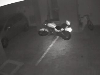 Vídeo: moto andando sozinha em estacionamento de Londrina viraliza
