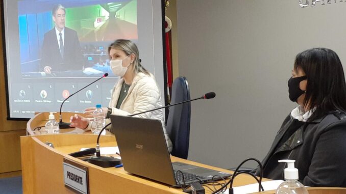 Deputada Fran apresentou o projeto na Câmara Deputada Fran apresentou o projeto na Câmara