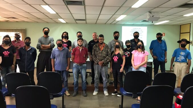 Primeiro curso de formação para condutores de veículos de tração animal