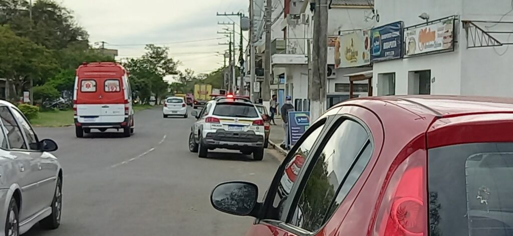 Vídeo: caminhonete avança preferencial e provoca acidente na Avenida Tiaraju