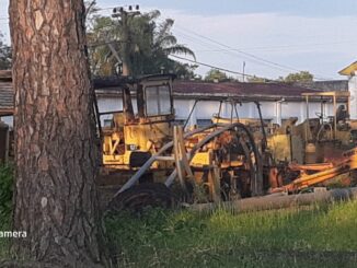 Máquinas abandonadas no pátio do DAER- Alegrete
