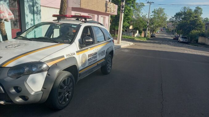 Motociclista avança preferencial e provoca acidente Motociclista avança preferencial e provoca acidente