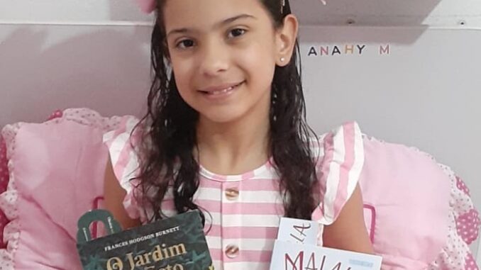 Anahy, a menina de 9 anos que já leu mais livros que muito adulto ao longo da vida