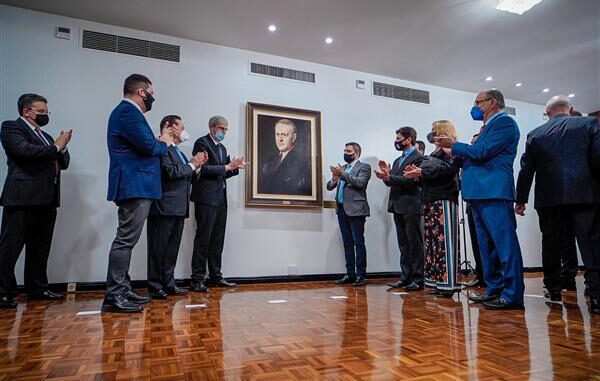 Prefeito Márcio Amaral esteve presente na solenidade