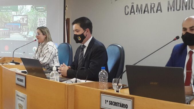 Câmara aprova emenda à LOM que permite aos vereadores terem ingerência no orçamento do Município Câmara aprova emenda à LOM que permite aos vereadores terem ingerência no orçamento do Município