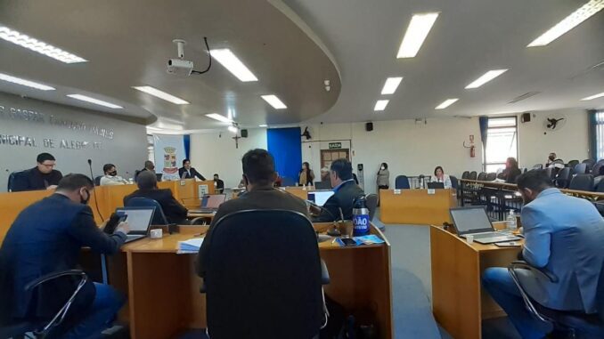 Câmara Derruba Veto do Prefeito Ao Projeto Que Dispõe Sobre Lista de Imunizados da COVID-19
