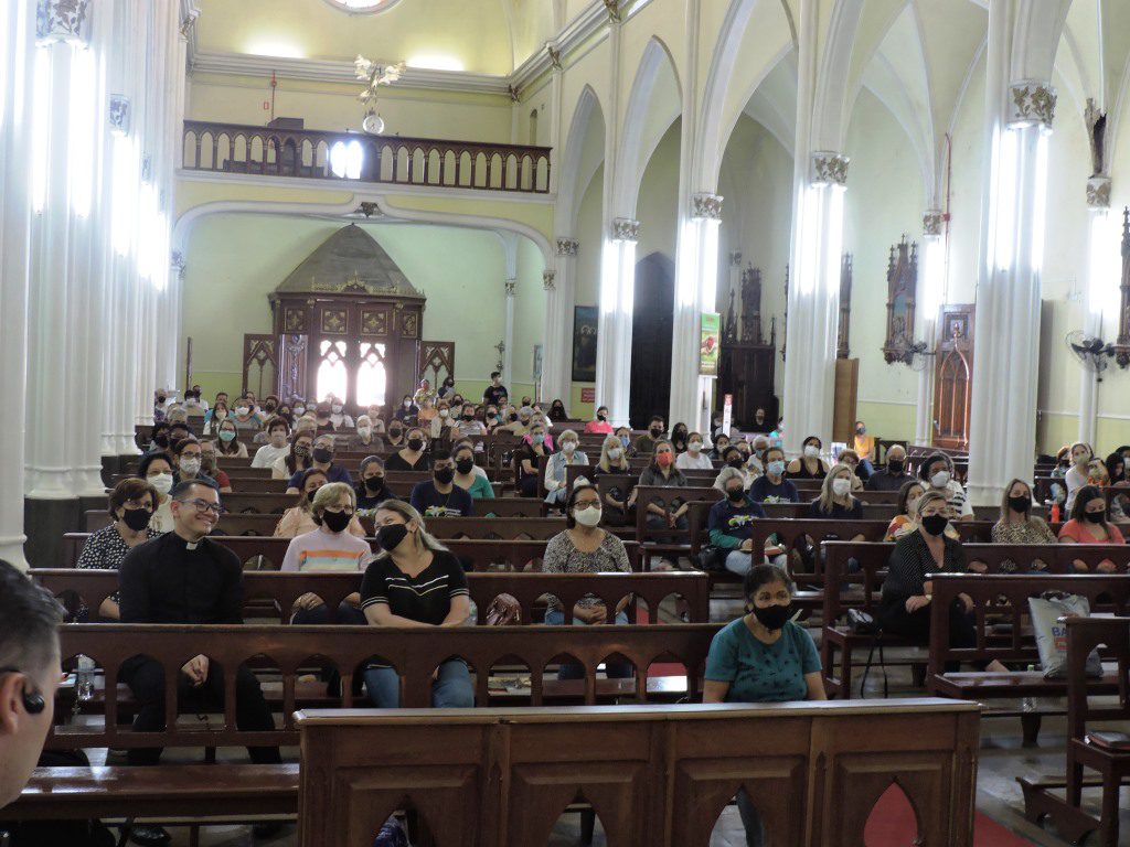 Igreja Matriz Nossa Senhora a Conceição - celebrou o dia da Padroeira do Brasil.