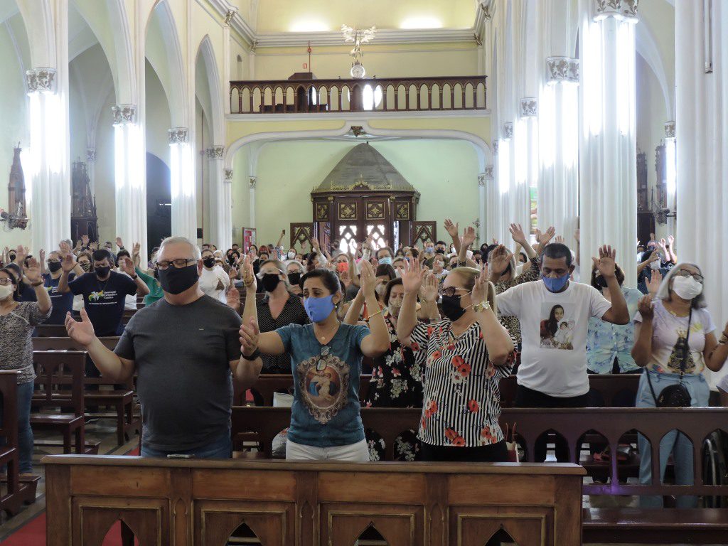 Igreja Matriz Nossa Senhora a Conceição - celebrou o dia da Padroeira do Brasil.