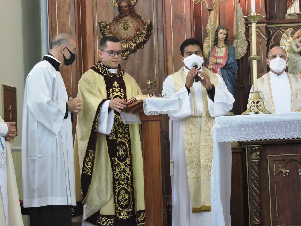 Igreja Matriz Nossa Senhora a Conceição - celebrou o dia da Padroeira do Brasil.