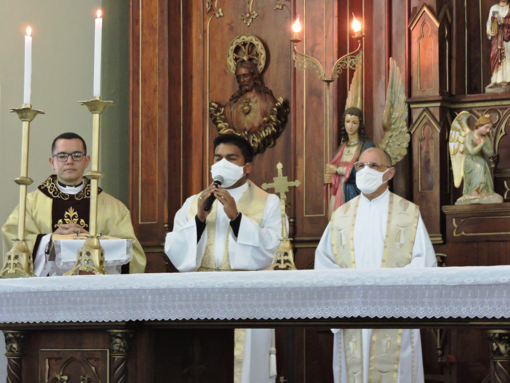 Igreja Matriz Nossa Senhora a Conceição - celebrou o dia da Padroeira do Brasil.