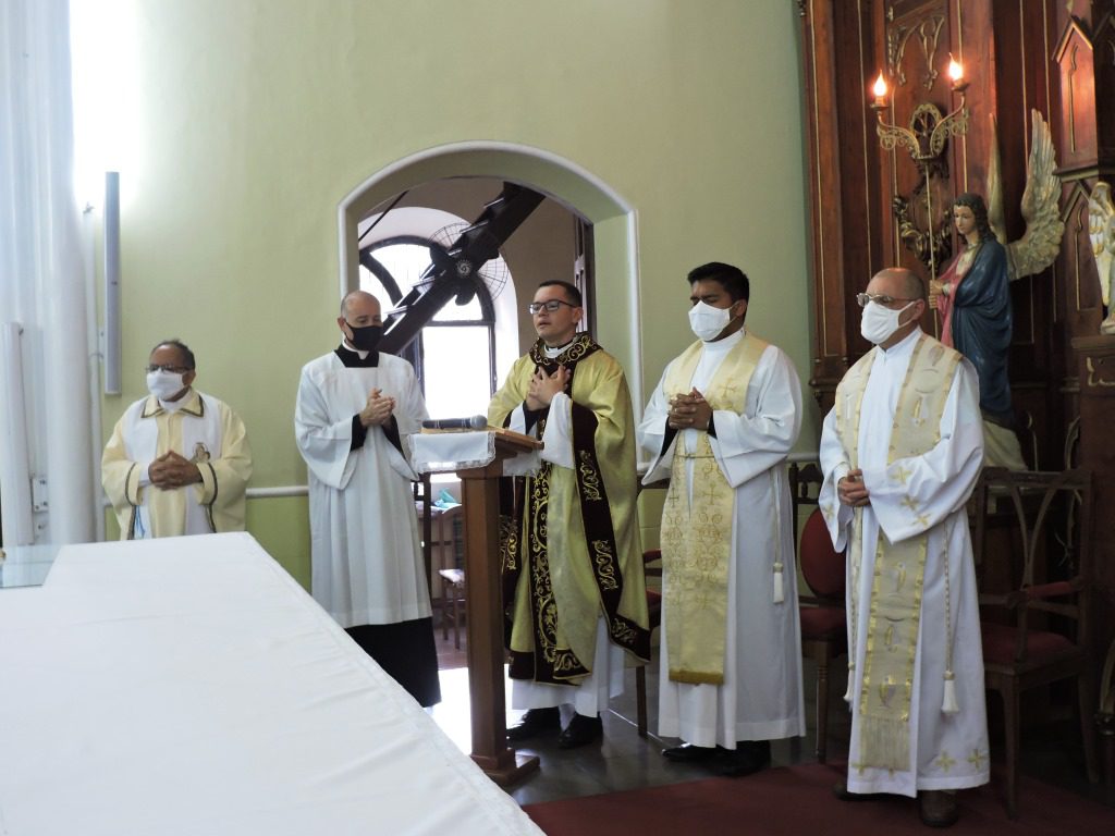 Igreja Matriz Nossa Senhora a Conceição - celebrou o dia da Padroeira do Brasil.