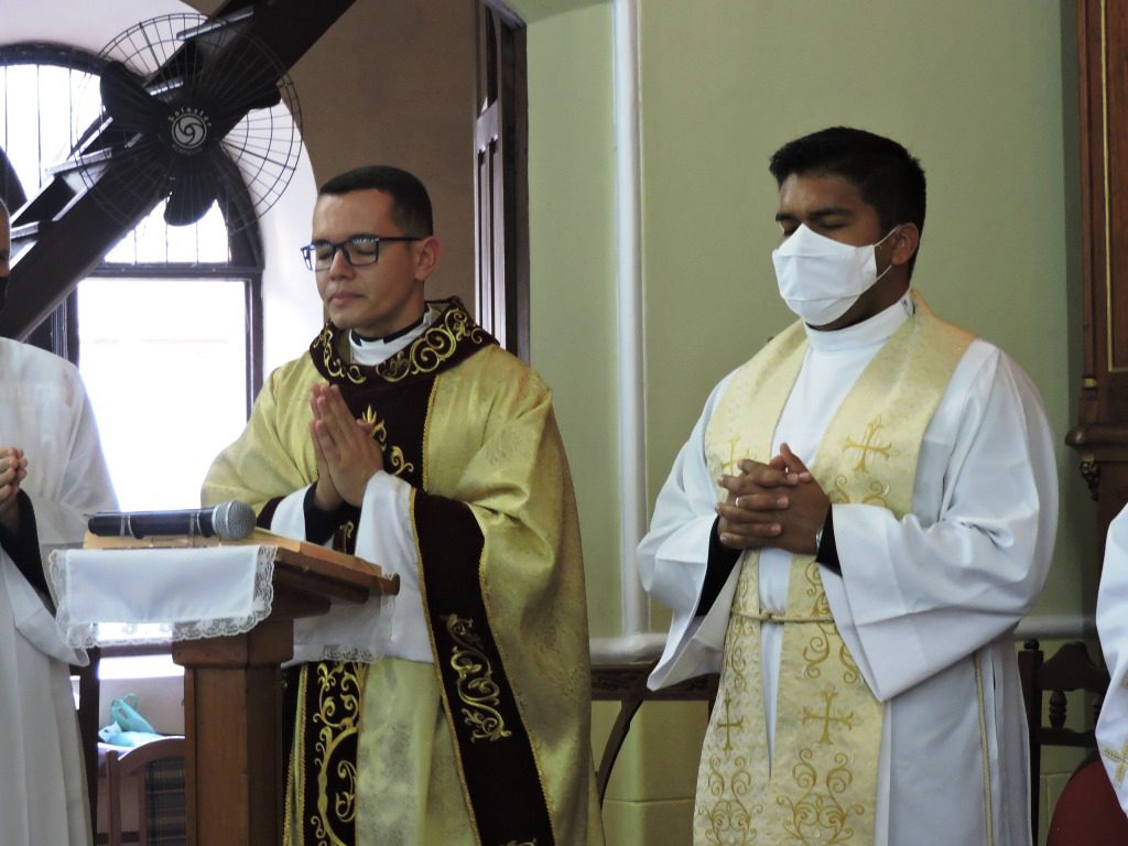 Igreja Matriz Nossa Senhora a Conceição - celebrou o dia da Padroeira do Brasil.