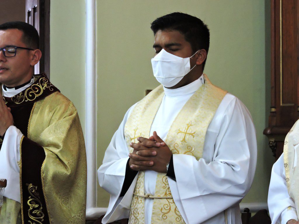 Igreja Matriz Nossa Senhora a Conceição - celebrou o dia da Padroeira do Brasil.