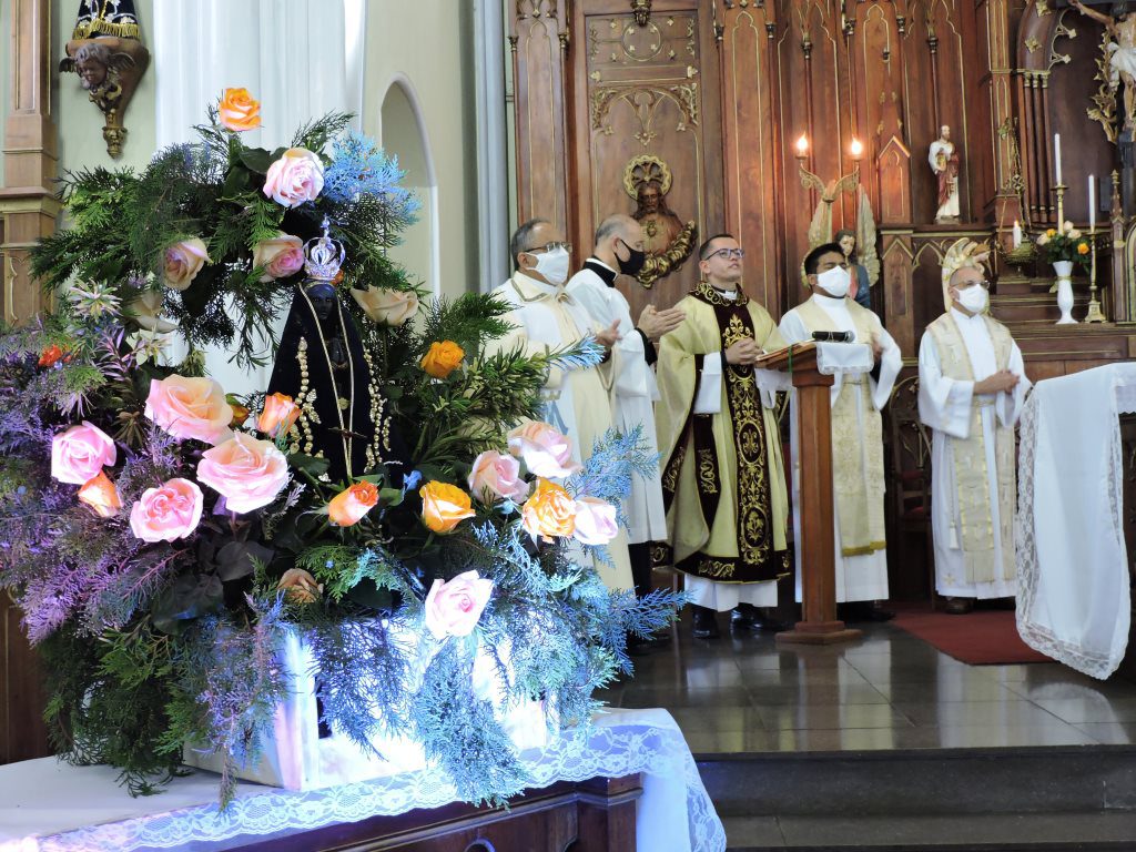 Igreja Matriz Nossa Senhora a Conceição - celebrou o dia da Padroeira do Brasil.