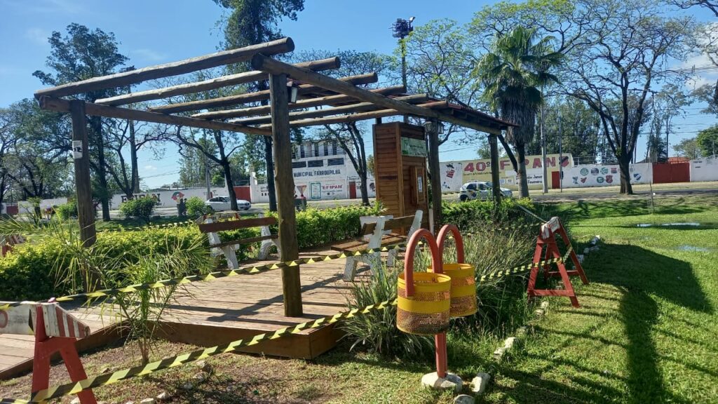 Enxame de abelhas provoca interdição do chimarródromo do Parque dos Patinhos